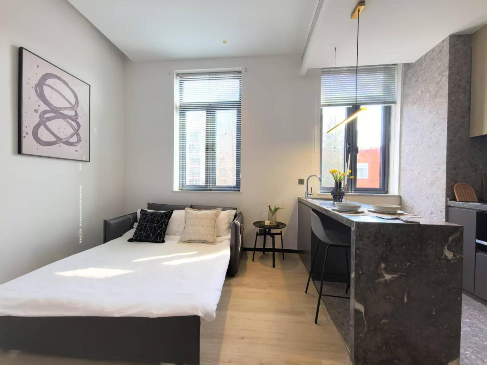 Base-beijing Sanlitun Serviced Apartment-close To Forbidden City, Tian'anmen Square &bike &subway Line 2&3&17 &free Coffee &washing Machine, Kitchen &english Speaking &high Speed Free Wifi &robot Beijing